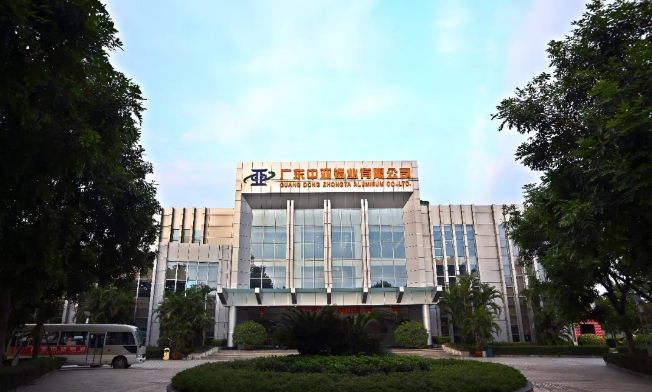 為“中國(guó)制造2025”加把勁！中亞鋁業(yè)榮獲“中國(guó)鋁型材行業(yè)10強(qiáng)企業(yè)”稱號(hào)(圖3)