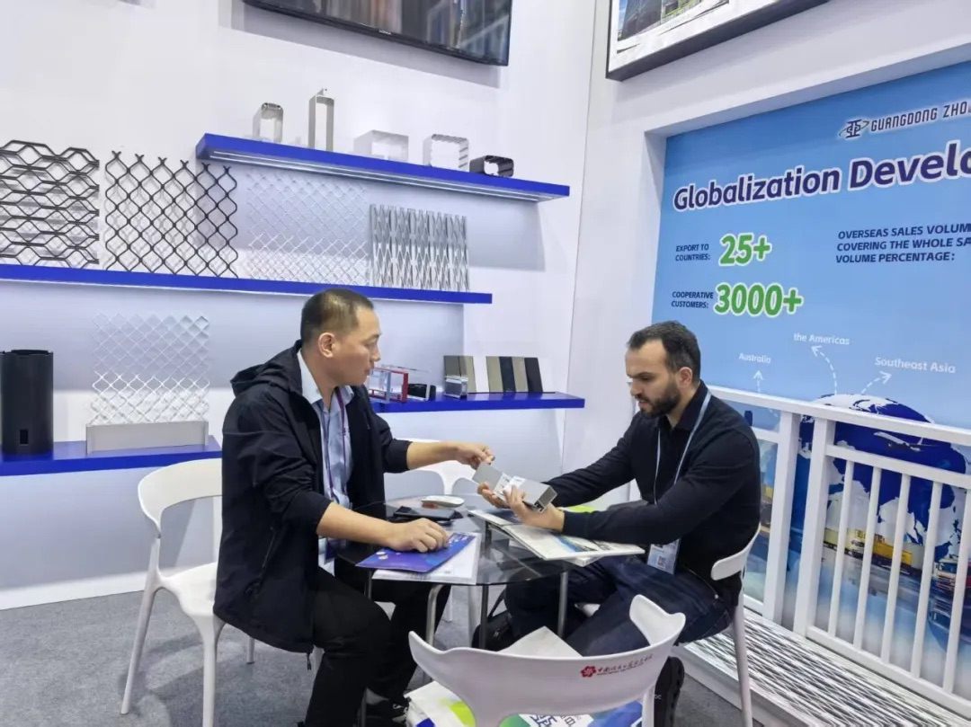 中亞鋁業(yè) “鋁” 光閃耀：廣交會首日現(xiàn)場搶“鮮”看！(圖4)