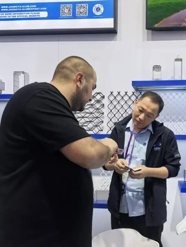 中亞鋁業(yè) “鋁” 光閃耀：廣交會首日現(xiàn)場搶“鮮”看！(圖5)
